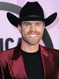 Dustin Lynch Arrives 2022 American Music Editorial Stock Photo