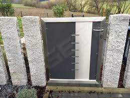 Gartentor In Edelstahl Edles Design In 2019 Edelstahl Gartentor Gartentore Und Zaune Und Tore