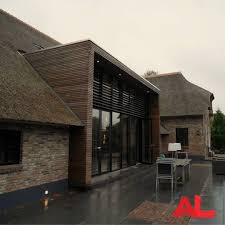 Verbouwing Van Een Woonboerderij In Zwolle Raampartij Met Louvres Erboven Vw53a Architectuur Huis Architectuur Verbouwde Schuur Huizen