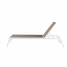 Whether it's on the pool deck or the patio, a chaise lounge chair can take relaxation to the next level. White Aluminium Sun Lounger With Taupe Plastic Coated Canvas Hawai Maisons Du Monde