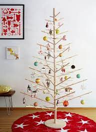 Alternatif dekorasi pohon natal yang gampang dibuat (foto: 15 Clever And Cheap Diy Christmas Tree Alternatives Ecotek Green Living