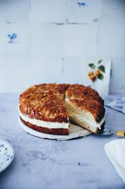 2 eier unter den pudding rühren und auf den boden. Rezept Fur Bienenstich Aus Der Springform German Bee Sting Cake Zucker Zimt Und Liebe