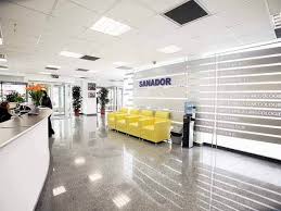 Comisia de la colegiul medicilor a specificat faptul că personalul medical este vinovat de cele întâmplate, pentru că monitorizarea semnelor vitale post operatorie a fost insuficientă. Noi Audieri In Cazul Copilului Mort La Sanador O AsistentÄƒ A Plans In Timpul DeclaraÅ£iilor