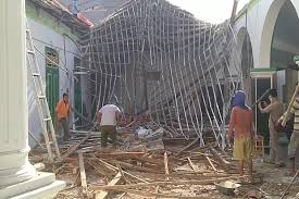 Lisateavet tv digital kohta leiate veebisaidilt tvdigital.kominfo.go.id. Atap Masjid Berusia 100 Tahun Di Cirebon Tiba Tiba Ambruk Okezone News