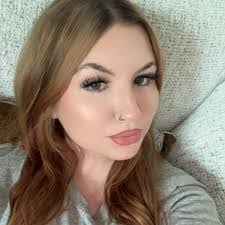 Kelli Morales's Instagram, Twitter & Facebook