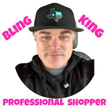 What's up ladies I'm out here hustling for y'all would you like to see some  sneak peeks of what i have purchased today ?? Make sure notifications are 