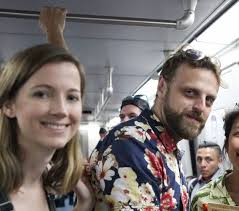 C o n e in Peo C re nity