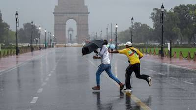 दिल्ली-NCR समेत 10 राज्यों में झमाझम बारिश, 60 की स्पीड से चलेगी हवा, जानें कहां गिरेंगे ओले और बिजली | weather update 30 April 2026 delhi ncr up bihar Uttarakhand ka Mausam