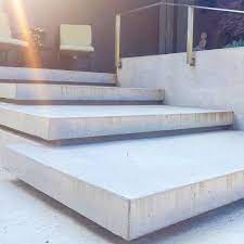 Cantilevered Reveals For The Front Steps Add To The Modern Makeover Of This Mid Century Bungalow In Tor Front Porch Steps Modern Front Porches Modern Entry