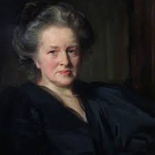 Elizabeth Garrett's Instagram, Twitter & Facebook