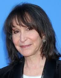 Gina Hecht's Instagram, Twitter & Facebook