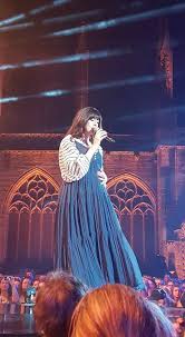 Les copains d'abord, c'est d'abord un lieu, une ambiance où le partage et la bonne humeur donnent le plaisir de se retrouver à deux ou à plusieurs, le temps d'un plat et d'un bon verre de vin, où l'envie de la vie se nourrit de repas entre amis. Enregistrement Les Copains D Abord En Bretagne Nolwenn Org