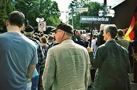 Mobilitas lateral dibagi menjadi dua, pertama, permanen yaitu mobilitas yang. Artikel Tentang Mobilitas Sosial Silabus Rpp Sma Download Silabus Dan Rpp Sma