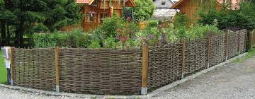 Jetzt im großen garten onlineshop: Gartenzaun Gartenzaune Aus Weide Haselnuss Robinie Und Larche
