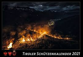 Im jahre 1796, als die region tirol von den damals eng mit napoleon verbundenen bayern und von den französischen truppen bedroht wurde, baten die tiroler das heiligste herz jesu um hilfe. Der Tiroler Schutzenkalender 2021 Sudtiroler Schutzenbund Ssb