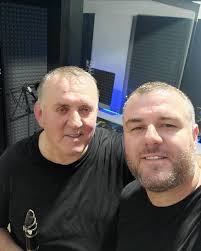 Pak të lodhur por bëmë gjëra të bukura me mjeshtrin @aleks.xhelili 🙏Te  lumshin duart