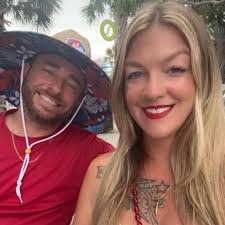 Update: The Opossum left the fence ❤️ Hello everyone! There is a live  possum that is stuck between my fence and the neighbors. Any tips or person  that could help get it