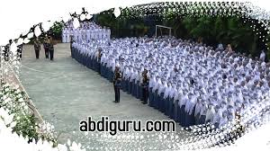 Setiap pemimpin barisan menyiapkan barisannya Pedoman Pelaksanaan Upacara Bendera Di Sekolah Abdi Guru