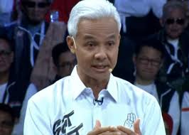 Ketua Umum DPP Partai Gerindra Prabowo Subianto Ditampar Seseorang Saat  Tiba di Palu