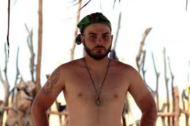 A segunda eliminada da edição bateu um papo com andré marques sobre a sua participação e os motivo. Mahmoud Eliminado Discussao Entre Jessica E Carol E Tombo De Ariadna Veja Como Foi A Estreia De No Limite Gzh