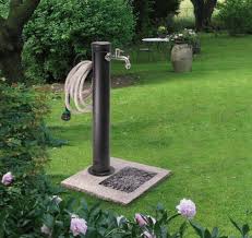 Aiakraan Veepustak Aeda Rodule Terrassile En 2020 Ideas De Jardineria Ducha De Jardin Fuentes De Agua Para El Patio