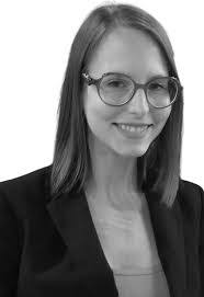 Kim Courts's Instagram, Twitter & Facebook