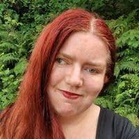 Aline Lloyd's Instagram, Twitter & Facebook