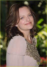 Elisabeth Moss Sn Often Wears Hair And Clothes That Aren T Quite Soft Enough For Her Here Her Hair Is Long An Elisabeth Moss Elizabeth Moss Celebrities