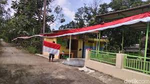 Maybe you would like to learn more about one of these? Kain Merah Putih 500 Meter Hiasi Jalan Kampung Di Jember