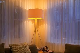 Lumen ist die einheit für lichtstrom und bezeichnet die helligkeit eines leuchtmittels. Lumen Statt Watt Der Weg Zur Richtigen Led Lampe Help Orf At