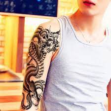 Grâce à ce tatouage éphémère de dragon les autres vont enfin te montrer le plus grand respect… par peur ? Tatouage Dragon 30 Idees De Dragon Tatouage Pour Homme Et Femme