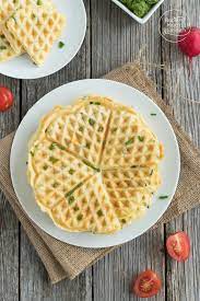 Herzhafte Waffeln Mit Kase Und Krautern Rezept Herzhafte Waffeln Waffeln Grundrezept Essen Und Trinken