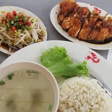 Menyediakan salad / vegetables akhirnya, boleh hiriskan timun, tomato, lobak merah dan salad. Udin Nasi Ayam Hainan Malay Restaurant