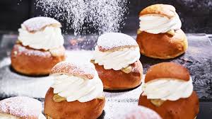 The semla (the singular version of semlor) is a yeasted bun, filled with almond paste and topped with whipped cream, although those are more. Semlor Tossebageriet