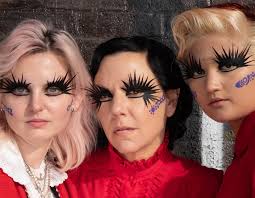 Mae Stark's Instagram, Twitter & Facebook