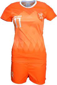 Daarom vind je op deze pagina een collectie shirts met gratis naamsbedrukking. Bol Com Lieke Martens Nederlands Elftal Vrouwen Replica Tenue Voetbal T Shirt Broek Set Oranje