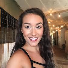 Leanne Pearson's Instagram, Twitter & Facebook