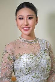 Make up for mak sey @pich.pisey_ 😆✨ hairstyles by @bunterm_hair05