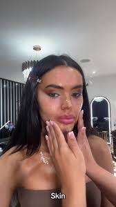 Hannah Kenyon's Instagram, Twitter & Facebook