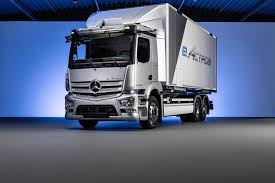 Check out these five sour. Konkurrenz Zu Teslas Lkw Planen Fahrt Daimler Dank Brennstoffzellen Davon