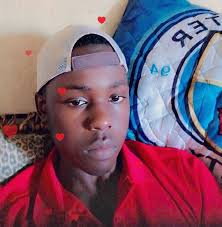 Is time now for e football to introduce VAR I don't trust this referee😭😭