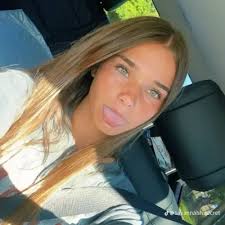 Best AI Chat Character Niki: Explore Profiles & User comment|Polybuzz AI  Chat