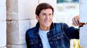 The second wife of one of the most beloved singers of italian music is really her soul mate. Gianni Morandi