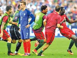 It was completed in 1931 and stands 98 feet (30 meters) tall. Football Euro 2016 France Portugal 0 1 Ap The Blues Have Only Their Eyes To Cry Faxinfo