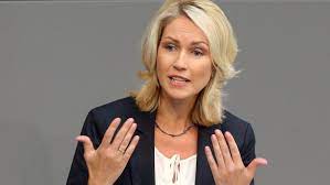 Wie jedem anderen ressorts sind dem familienministerium verschiedene aufgabenbereiche zugeteilt. Familienministerin Im Portrat Manuela Schwesig Immer Wieder Unterschatzt
