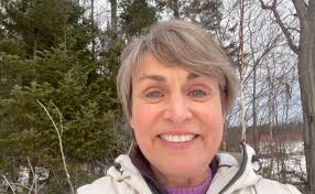 La bibliothèque est heureuse de recevoir l'artiste-peintre originaire de  Saint-Lazare Manon Labelle. Madame Labelle enseigne dans la région depuis  de nombreuses années. Peintre animalière, ses animaux de prédilection sont  les chevaux et