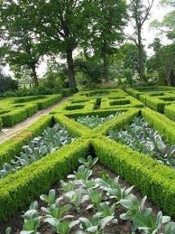 Want to have a garden in your backyard but not quite sure how to start? What Is A Formal Garden Design Information And Ideas For Formal Gardens