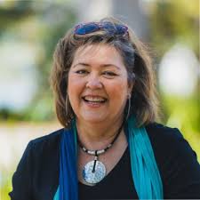 As I have some new connections allow me to introduce myself: I am Maria…