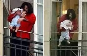 Porque Michael Jackson Sacodiu O Proprio Filho Numa Sacada E Colocou O Bebe Em Perigo