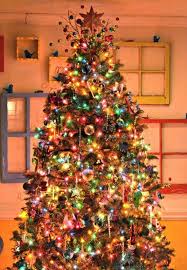 9 Amazing Winter Tree Lights Decoration Ideas Christmas Tree With Coloured Lights Pretty Christmas Trees Christmas Tree Colored Lights